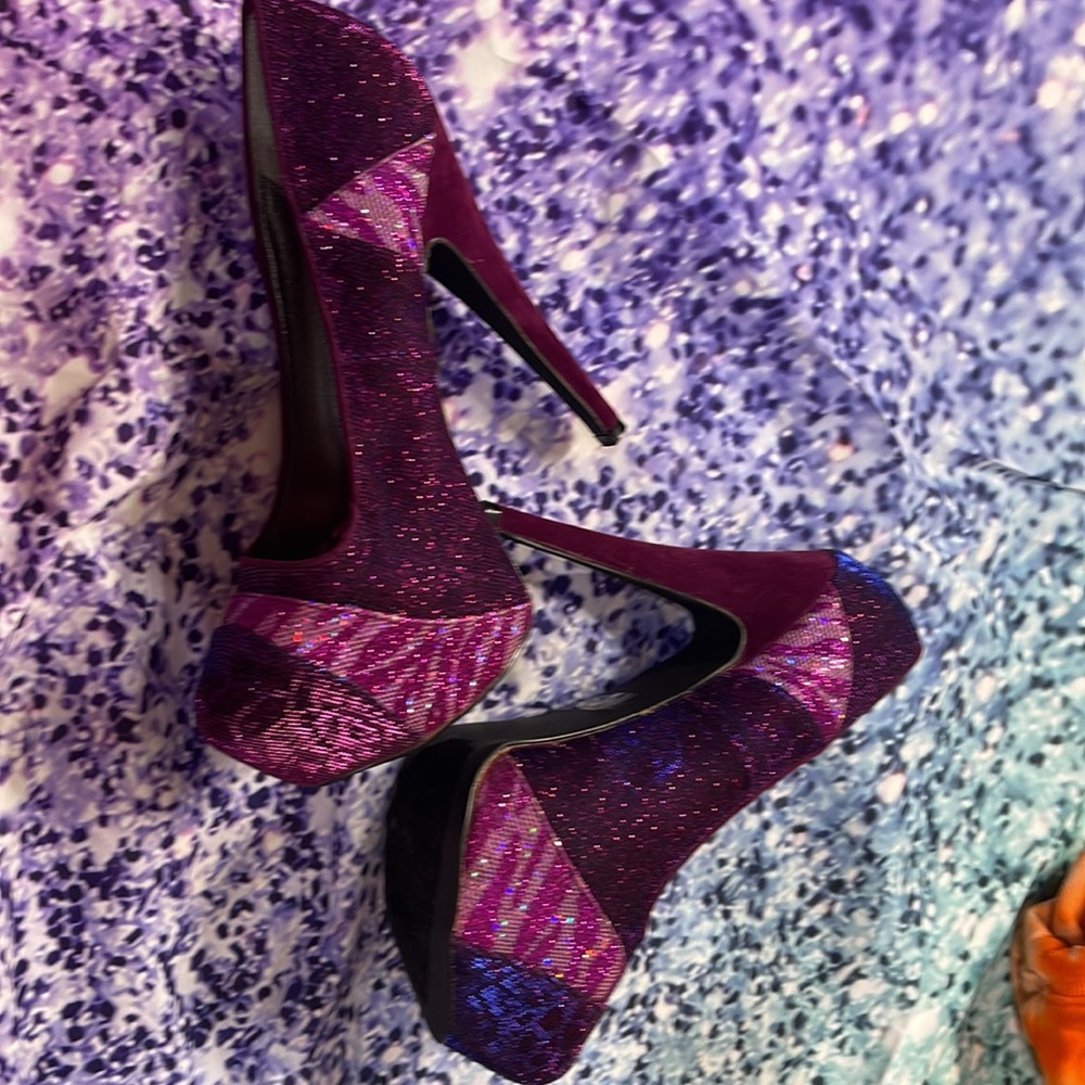Heels - Picture 2 of 2